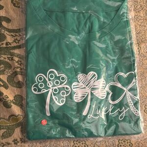 Source Unknown Green Short Sleeve Tee with Shamrock Design